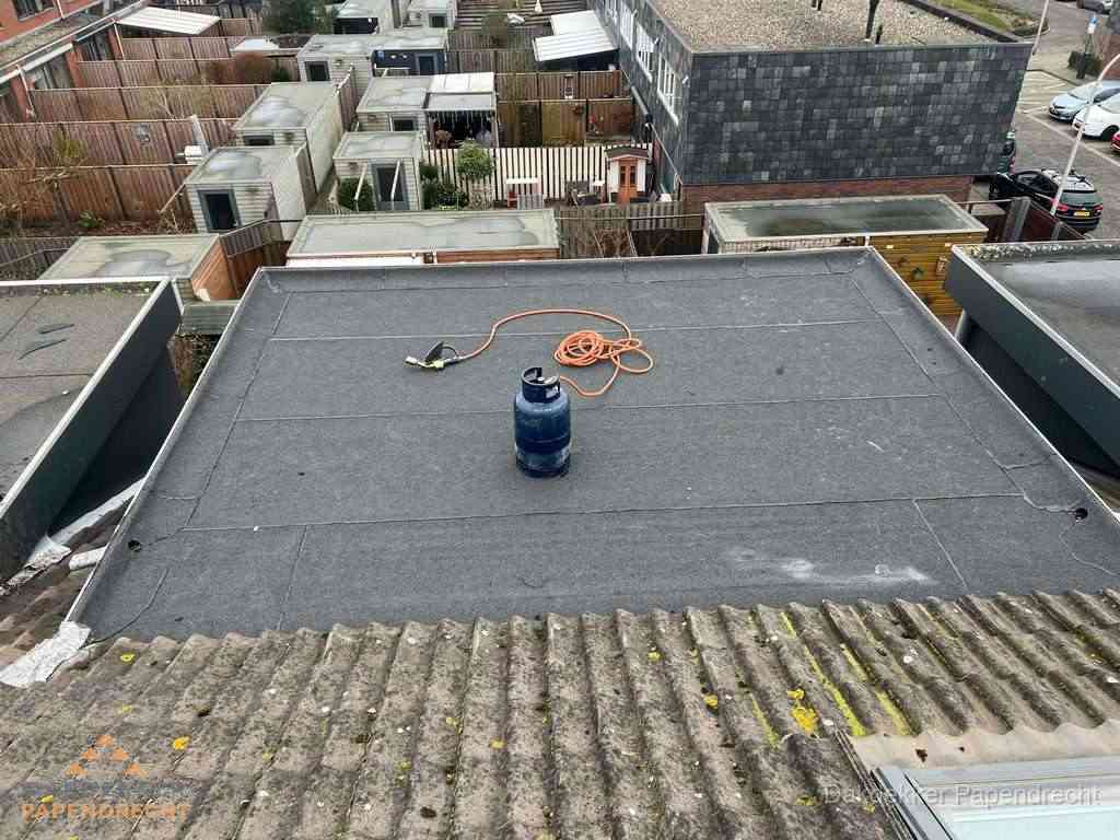 Dakreparatie plat dak met bitumen in Papendrecht